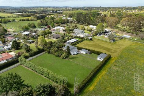 Photo of property in 11 Taupaki Road, Taupaki, 0782