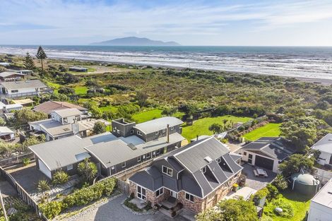 Photo of property in 11 Rodney Avenue, Te Horo Beach, Otaki, 5581