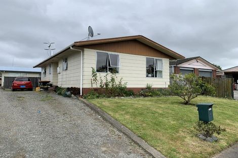 Photo of property in 4-6 Cumberland Place, Kelvin Grove, Palmerston North, 4414
