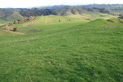 Photo of property in 888a Otaraoa Road, Tikorangi, Waitara, 4383