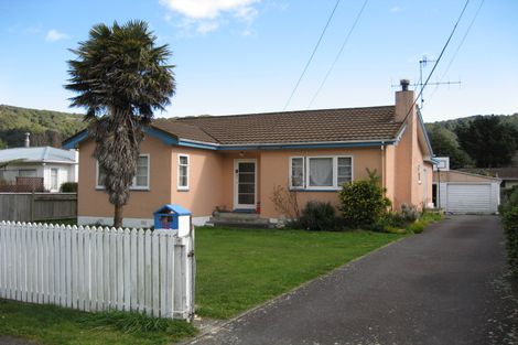 Photo of property in 28 Peel Place, Wainuiomata, Lower Hutt, 5014