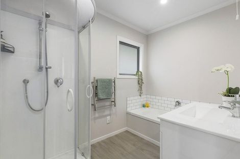 Photo of property in 17a Gloucester Street, Cannons Creek, Porirua, 5024