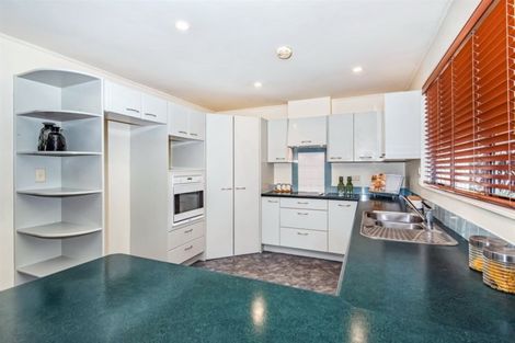 Photo of property in 14 Capilano Place, Glenfield, Auckland, 0629