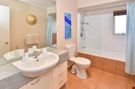 Photo of property in 45e Redoubt Road, Goodwood Heights, Auckland, 2105