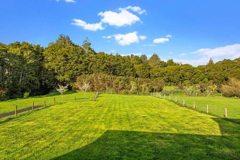 Photo of property in 22 Kahika Grove, Huapai, Kumeu, 0810