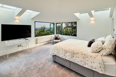 Photo of property in 21 Dillon Street, Lowry Bay, Lower Hutt, 5013