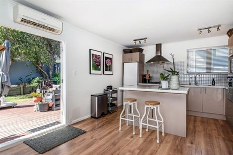 Photo of property in 1/30 Selwyn Crescent, Forrest Hill, Auckland, 0620