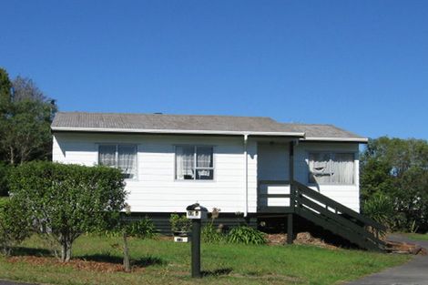 Photo of property in 12 Crosby Road, West Harbour, Auckland, 0618