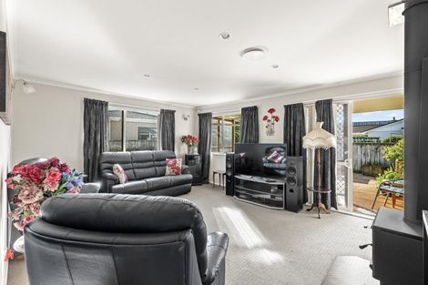 Photo of property in 1 Mcilwaine Place, Marton, 4710