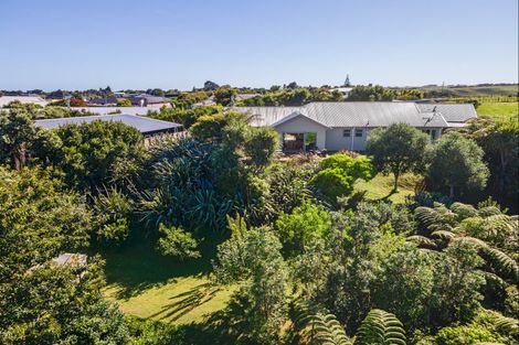 Photo of property in 5a Tui Grove, Oakura, 4314