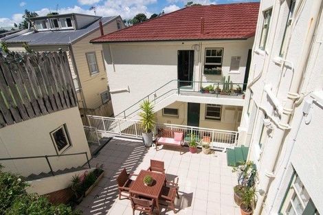 Photo of property in 2/332 Tinakori Road, Thorndon, Wellington, 6011