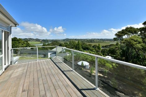 Photo of property in 299 Whangaparaoa Road, Red Beach, 0932