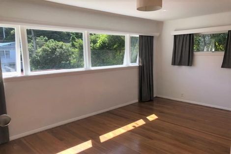 Photo of property in 142 Parkvale Road, Karori, Wellington, 6012