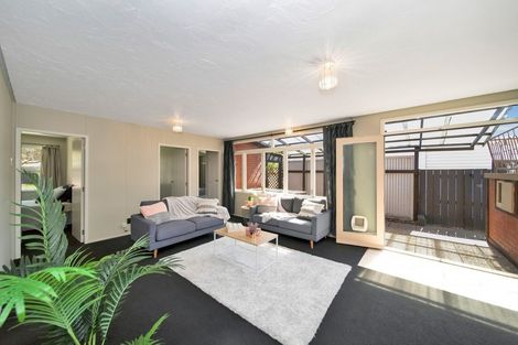 Photo of property in 72 Pioneer Road, Moturoa, New Plymouth, 4310