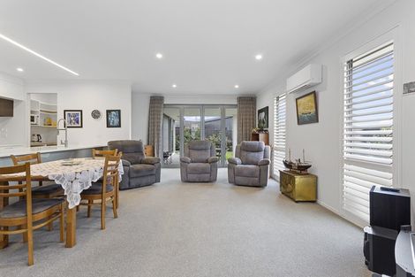 Photo of property in 15 Westpark Boulevard, Rangiora, 7400