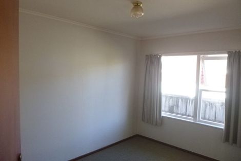 Photo of property in 39 Manhattan Heights, Glendene, Auckland, 0602