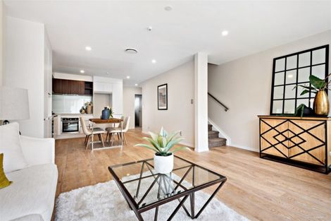 Photo of property in 5 Peony Mews, Oteha, Auckland, 0632