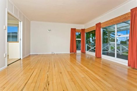 Photo of property in 145 Carlisle Road, Northcross, Auckland, 0632