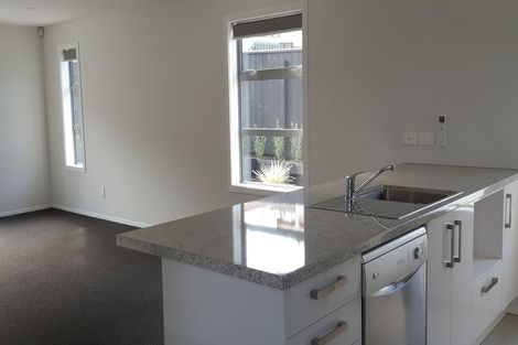 Photo of property in 27a Ranui Terrace, Tawa, Wellington, 5028