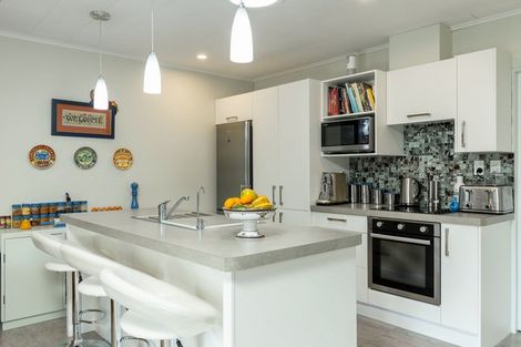 Photo of property in 102 Waikawa Road, Picton, 7220