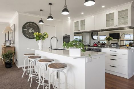 Photo of property in 18 Peregrine Place, Kinloch, Taupo, 3377