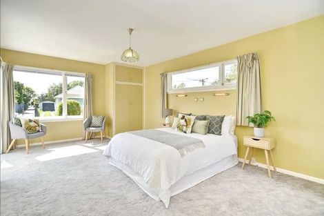 Photo of property in 17 Bateman Avenue, Bryndwr, Christchurch, 8053