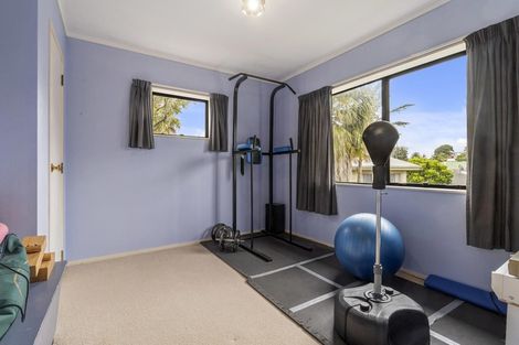 Photo of property in 1/3 Lantana Road, Green Bay, Auckland, 0604