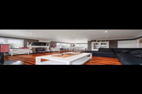 Photo of property in 94 Colwill Road, Massey, Auckland, 0614