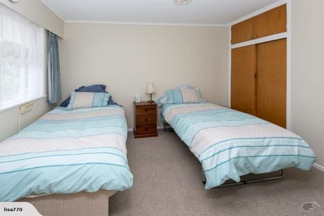 Photo of property in 15 Ellesmere Crescent, Pakuranga Heights, Auckland, 2010