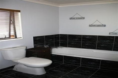 Photo of property in 21 Greig Place, Pukekohe, 2120