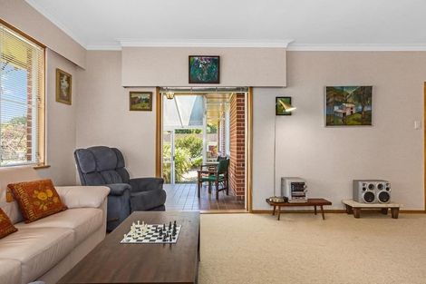 Photo of property in 11 Iti Grove, Waikanae, 5036
