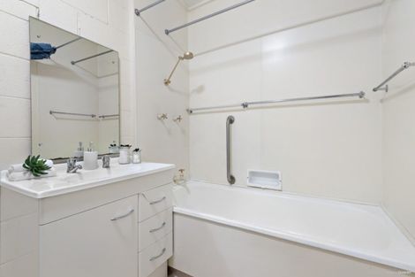 Photo of property in Newman Court Apartments, 2 Newman Terrace, Thorndon, Wellington, 6011