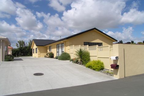 Photo of property in 8 Tiraumea Street, Palmerston North, 4410