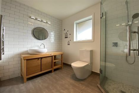 Photo of property in 11a Bank Street, Hillcrest, Auckland, 0627