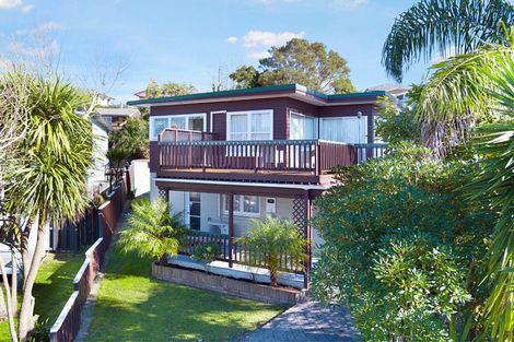 Photo of property in 28 Manhattan Heights, Glendene, Auckland, 0602