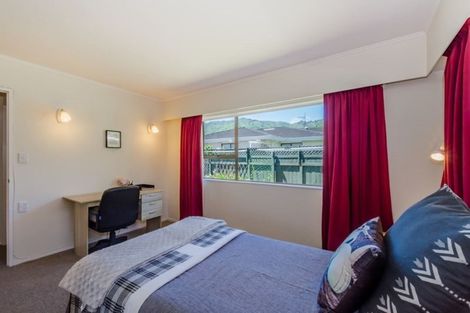 Photo of property in 6 Rewarewa Crescent, Waikanae, 5036