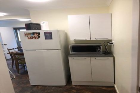 Photo of property in 2/215 Eskdale Road, Birkenhead, Auckland, 0626