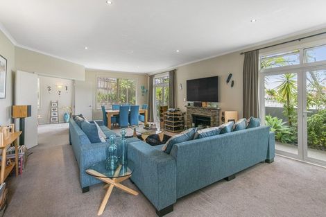 Photo of property in 1 Kingsgate Place, Dannemora, Auckland, 2016