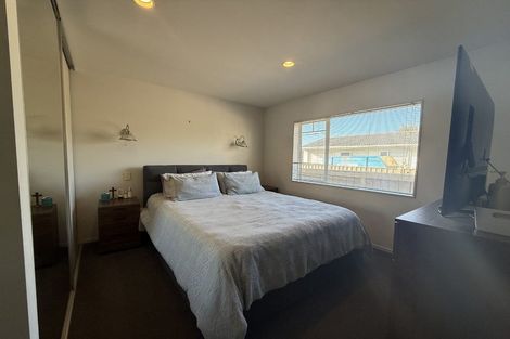 Photo of property in 165 Centreway Road, Orewa, 0931
