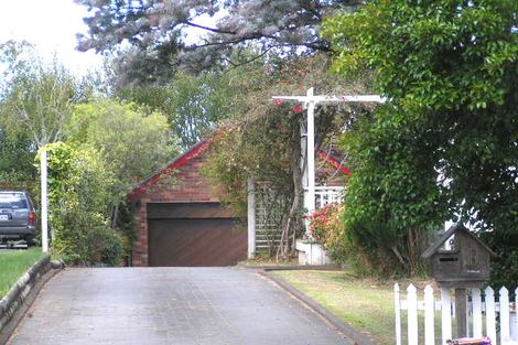 Photo of property in 2/10 Northumberland Avenue, Belmont, Auckland, 0622