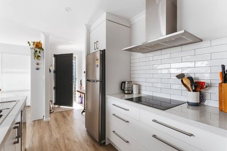 Photo of property in 77 Bert Wall Drive, Omokoroa, 3114