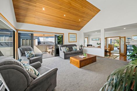 Photo of property in 4 Takutai Avenue, Bucklands Beach, Auckland, 2012