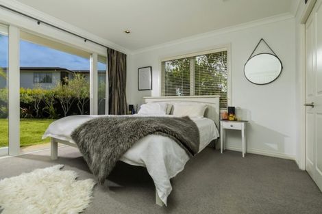 Photo of property in 2 Oscar Road, Greenhithe, Auckland, 0632