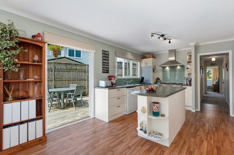 Photo of property in 13 Chatham Avenue, Paremoremo, Auckland, 0632