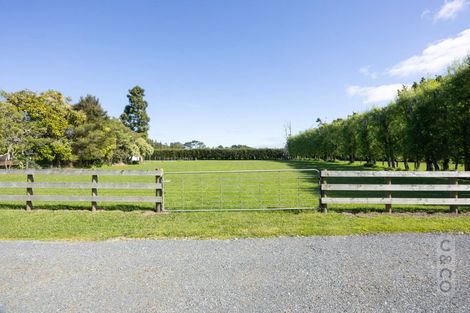 Photo of property in 11 Taupaki Road, Taupaki, 0782