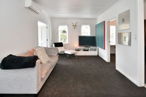 Photo of property in 19 Vipond Road, Stanmore Bay, Whangaparaoa, 0932