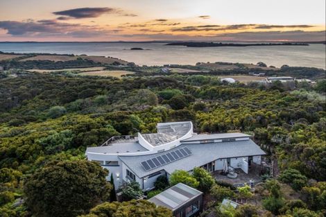 Photo of property in 8 Walter Frank Drive, Waiheke Island, 1971