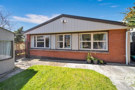 Photo of property in 72 Pioneer Road, Moturoa, New Plymouth, 4310