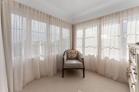 Photo of property in 9 Mayfair Place, Westown, New Plymouth, 4310