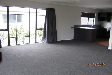 Photo of property in 8 Tiraumea Street, Palmerston North, 4410